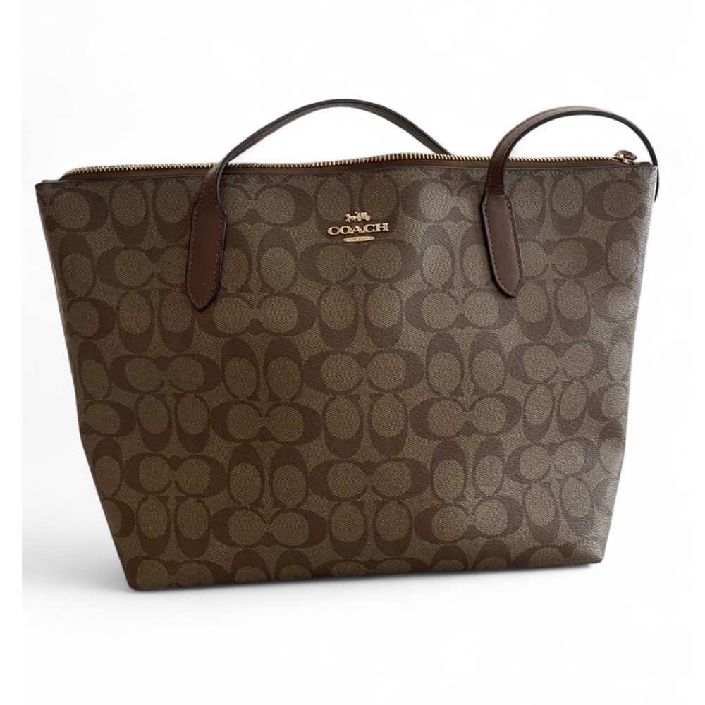 Coach signature tote, authentic.